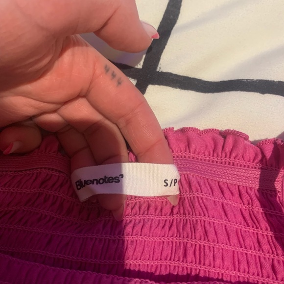 Ruffle bottom pink top - Picture 2 of 2